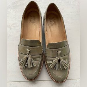 Naturalizer Slip on Loafers Taupe color